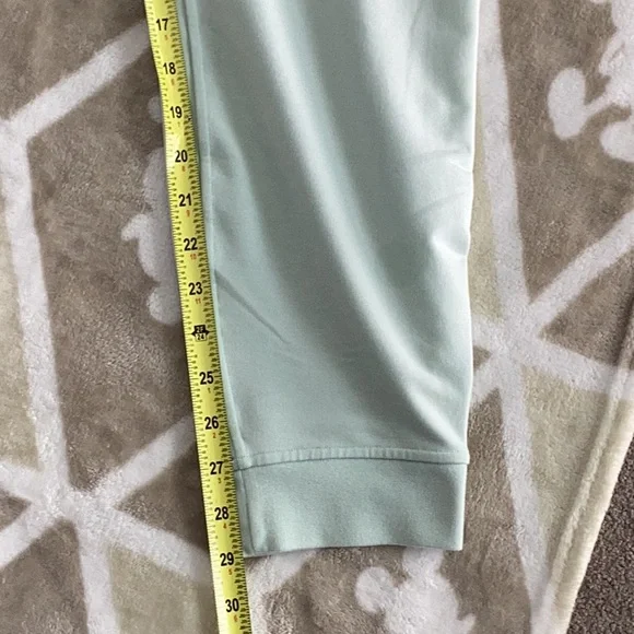 Lululemon joggers - Picture 9 of 11